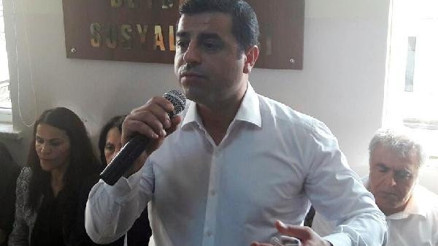 Demirtaş: Barbarlıklara teslim olmayacağız