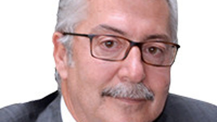 Kimi koruyordu o adamlar