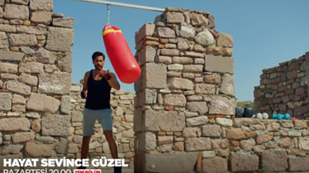 Hayat Sevince Güzel dizisinde bu hafta Zarife aşkıyla yeni bölüme damga vuracak Hayat Sevince Güzel dizisinde bu hafta Zarife aşkıyla yeni bölüme damga vuracak