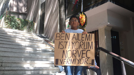 Suriyeli sığınmacı, Norveç’te kalan ailesini geri istiyor