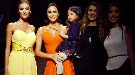 Zeynep Demirel ilk defa ASLIALEV podyumunda yer aldı