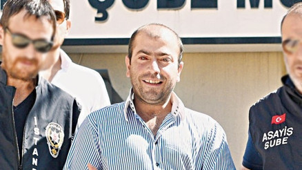 Tekmeciye tahliyeyi hurriyet.com.tr muhabiri Damla Güler canlı yayında anlattı Tekmeciye tahliyeyi hurriyet.com.tr muhabiri Damla Güler canlı yayında anlattı