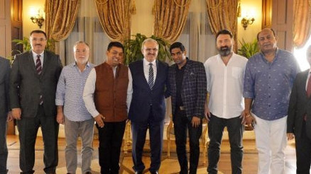 Hindistanın en renkli festivali Antalyaya geliyor