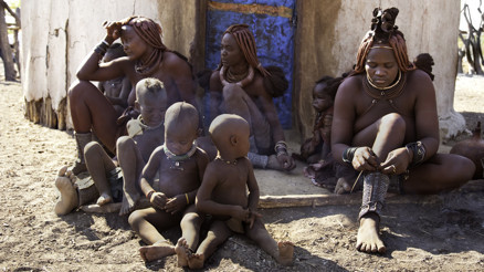 Bu kabilede kadınlar çıplak gezmek zorunda