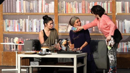 Bütün Kadınların Kafası Karışıktır güldürdü