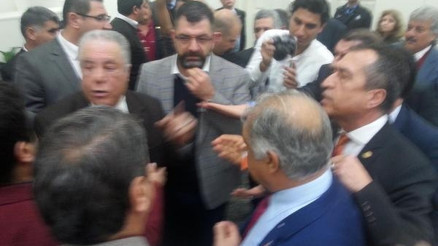 Bütçe oylamasında gerginlik çıktı