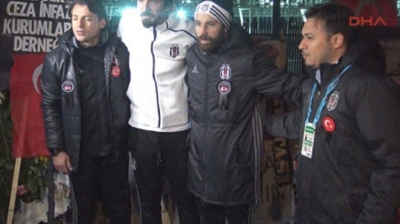Beşiktaşlı futbolcular, Şehitler Tepesine çelenk bıraktı