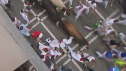 Boğanın boynuzundan inanılmaz kurtuluş Boğanın boynuzundan inanılmaz kurtuluş