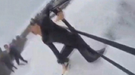 Dev dalgaların ortasında ölümüne selfie