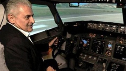 “Müstakbel Başbakan”a ilk kutlama hava trafik kontrolörlerinden