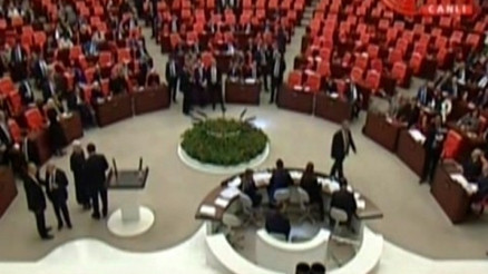 Mecliste dokunulmazlık oylaması başladı