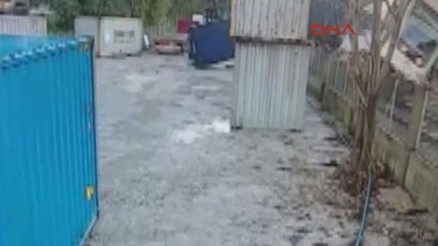 İzmirdeki metro kazası güvenlik kamerasına böyle yansıdı