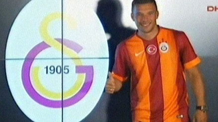 Lukas Podolski imzaladı