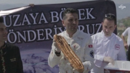 Avusturyalı Felixe özendi, uzaya peynirli kol böreği gönderdi Avusturyalı Felixe özendi, uzaya peynirli kol böreği gönderdi