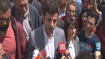Selahattin Demirtaştan Davutoğluna Taksim çağrısı