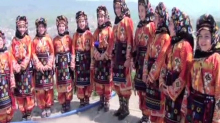 Minik folklorculardan Beyazıt Öztürk’e çağrı Minik folklorculardan Beyazıt Öztürk’e çağrı