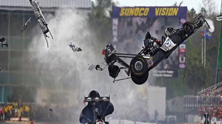 450 kilometre hızla kaza yaptığı araçtan sağ çıktı 450 kilometre hızla kaza yaptığı araçtan sağ çıktı