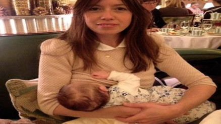 Londrada toplu emzirme eylemi Londrada toplu emzirme eylemi