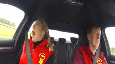 Alman oyuncu Barbara Schönebergerin test sürüşündeki halleri