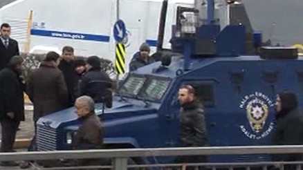 TAPU DAĞITIM TÖRENİ PROTESTOSUNA AKREPLİ ENGEL TAPU DAĞITIM TÖRENİ PROTESTOSUNA AKREPLİ ENGEL