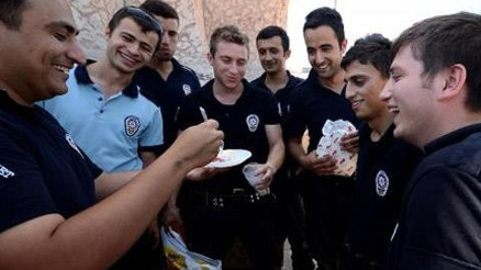 TAKSİMDE SÜRPRİZ KUTLAMA