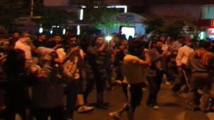 TAKSİME DESTEK GÖSTERİSİ ESKİŞEHİRDE DE SABAHA KADAR SÜRDÜ