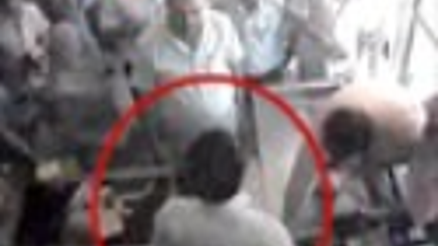 BELEDİYE BAŞKANI MARKET SAHİBİNE BÖYLE TOKAT ATTI