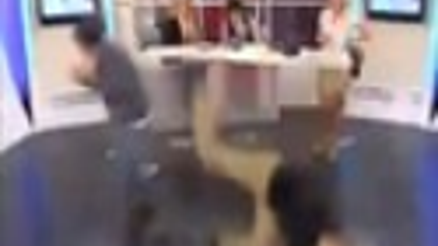 CANLI YAYINDA UÇAN TEKME ATTI