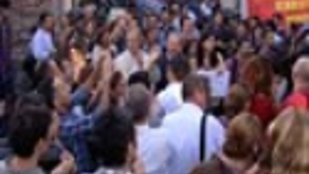 ROMAN AÇILIMINDA PANKART AÇAN ÖĞRENCİLER TAHLİYE EDİLDİ ROMAN AÇILIMINDA PANKART AÇAN ÖĞRENCİLER TAHLİYE EDİLDİ