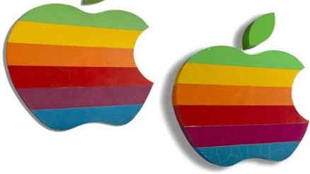 Apple logosu açık arttırmada