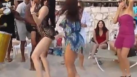 Brezilyalı seksi taraftarlardan samba şov