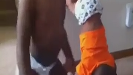 Twerk Dansı Yapan  Bebekler