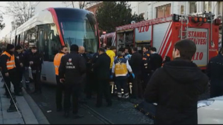 İstanbulda tramvay kazası 1 kişi öldü, seferler durdu