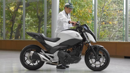Durduğu zaman dahi devrilmeyen motosiklet