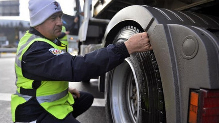 Kar yağdı, herkes çekici aradı