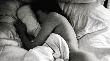 Ünlü oyuncu karısının çıplak pozunu paylaştı olay oldu Ünlü oyuncu karısının çıplak pozunu paylaştı olay oldu