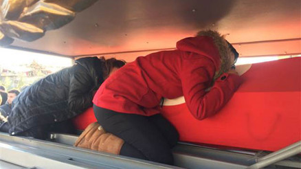 Çok acı: Camiye kadar tabuta sarılarak gittiler