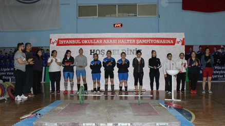 Arnavutköy Belediyesi “Halter Turnuvası” ile genç sporculara destek oluyor