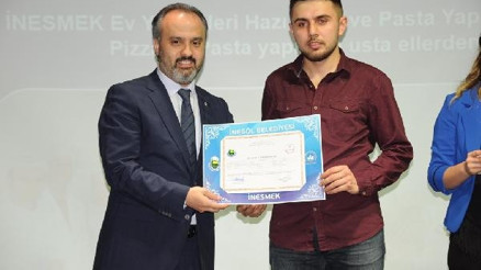 İNESMEK’te 400 kursiyer sertifika aldı