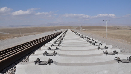 Bakü-Tiflis-Kars demiryolu hattı 2 ay sonra açılıyor Bakü-Tiflis-Kars demiryolu hattı 2 ay sonra açılıyor