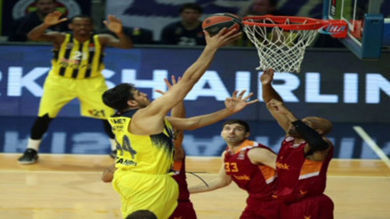 Nefes kesen derbi Fener’in