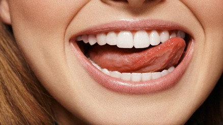 Diş estetiği ile genç görünmek mümkün mü