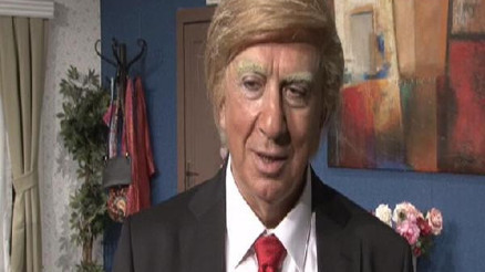 Trumpı tiyatro sahnesinde canlandıracak