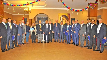 ATSİAD yeni üyelerine rozet taktı
