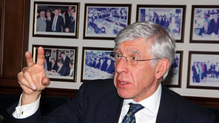 Eski İngiliz Bakan Straw: İç savaşın eşiğinden dönüldü