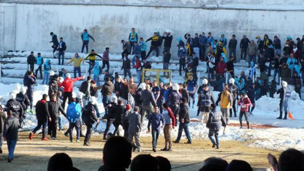 Yozgatta amatör maçın ardından saha karıştı