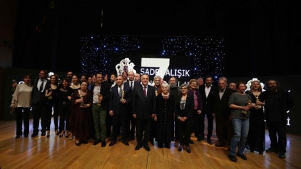 Sadri Alışık Ödülleri Yenimahallede sahiplerini buldu