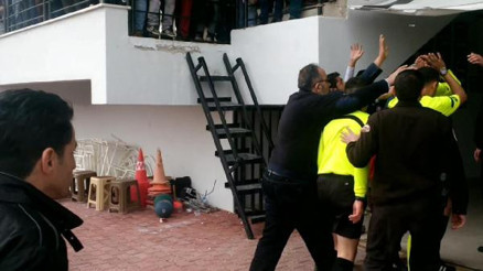 Amatör maç sonrası bıçaklı kavga: 1 yaralı