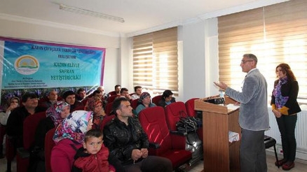 Kadınlara safran üretimi anlatıldı