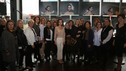 Şiddete karşı kanatlandılar